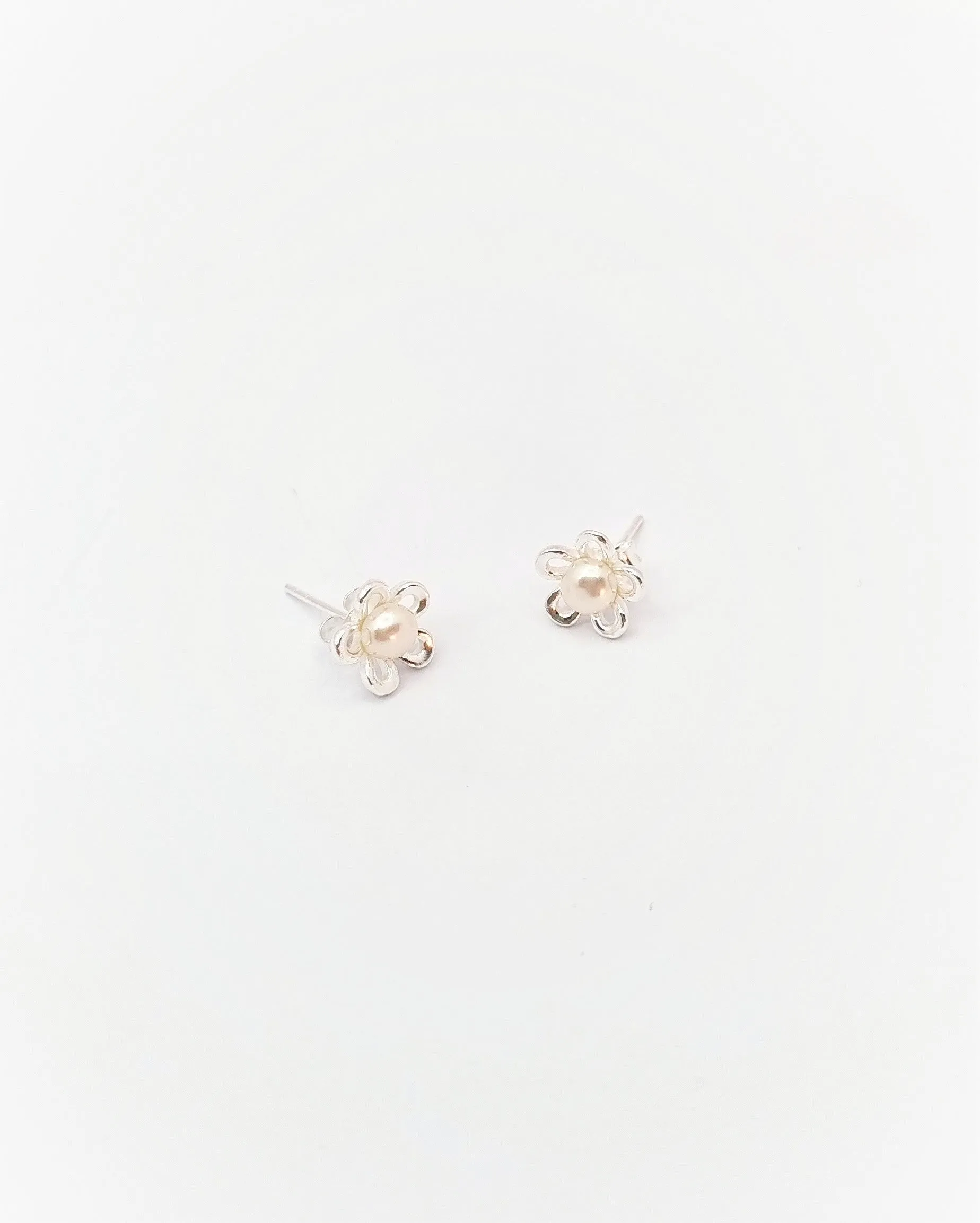 Some Sterling Silver Daisy with Pearl Stud Earrings 436